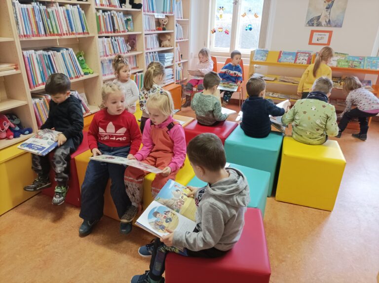 Návštěva dětí z MŠ Hostomice v knihovně
